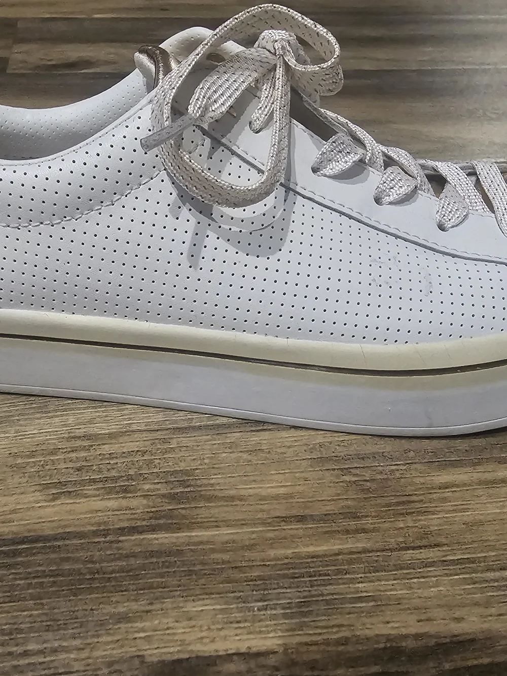 SKECHERS Street White/Gold Leather Low Top Lace-Up Sneakers Air Cushioned Foam